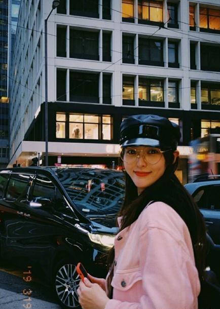 唐嫣晒近照,戴眼镜尽显温柔,网友:罗晋拍的