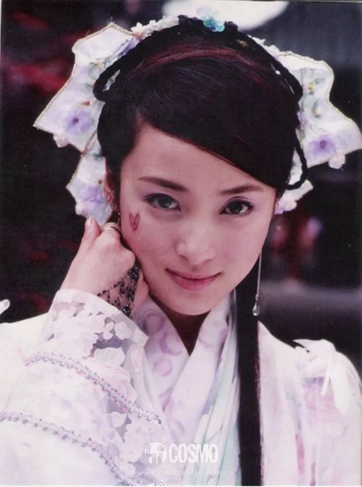 她不够美;比起于楚楚,她也不可爱;比起幽若,她出身不高贵只是小婢女