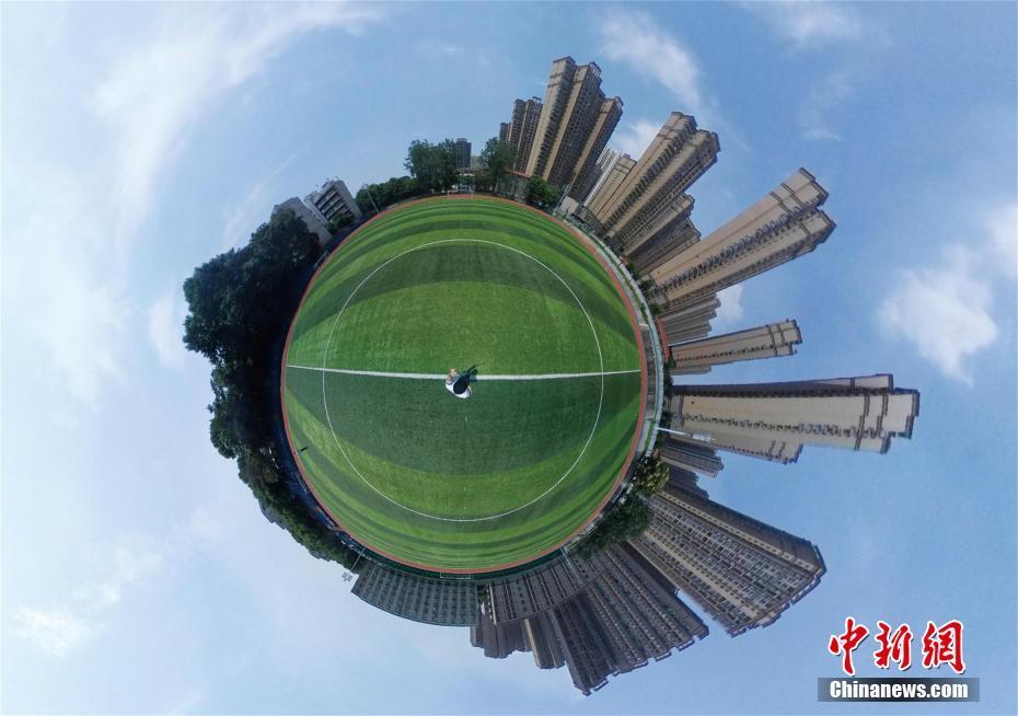 高校学生全景摄影360度展示武汉城市面貌