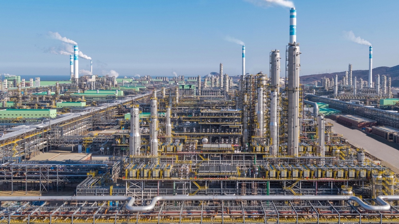 超大炼化项目全面投产 恒力股份迎来业绩爆发