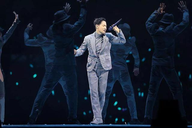 黎明,黎明在四大天王最高,这个是没有任何异议的,依旧按图一来,应该也就是在175左右。