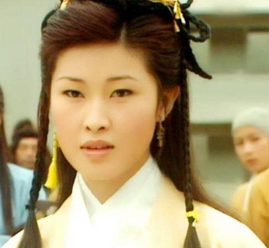 这个版本的张无忌是吴启华扮演,赵敏扮演者是黎姿.