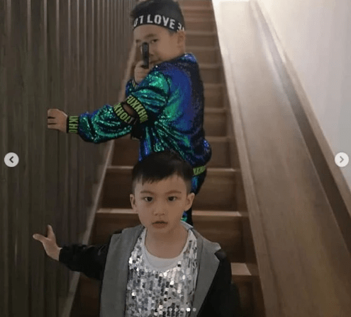 像早前黄伊汶的儿子陈真生日，也邀请了陈小春一家，以及郑希怡一家参加生日派对。