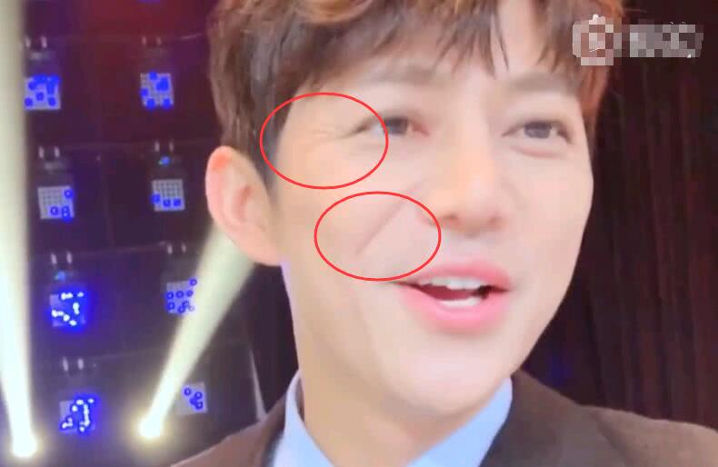 而近期，录完新节目的何炅晒了张自拍近照，感慨新节目很顺利，有点开心，有点期待。