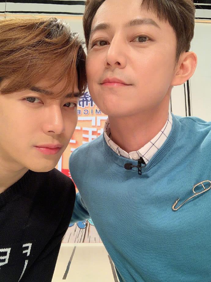 自己晒出的视频中，颜值也是在线。