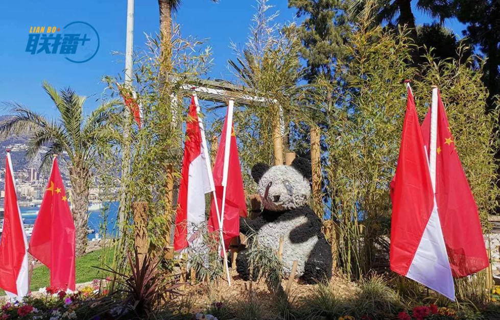 通往摩纳哥王宫的道路两旁精心装点中国元素。