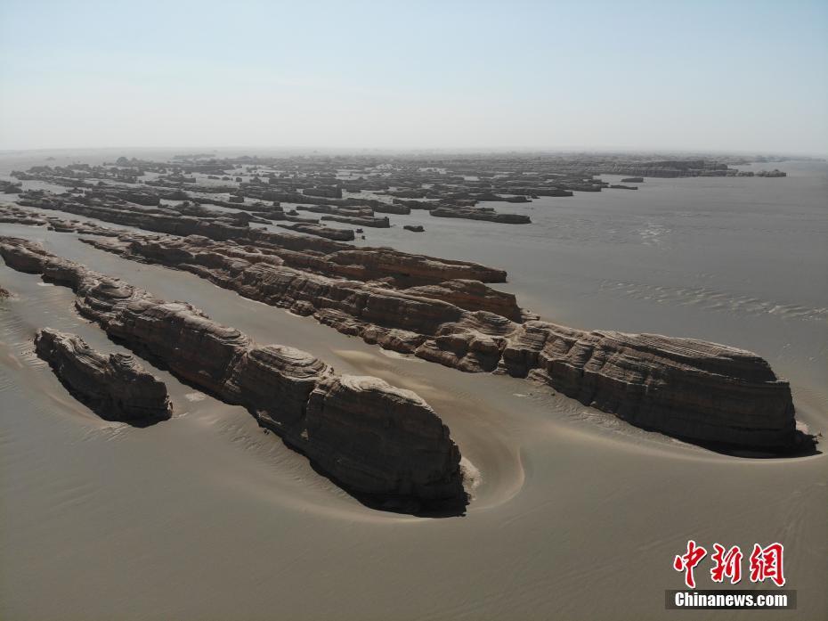 航拍甘肃敦煌雅丹地貌西海舰队景观如万舰出海