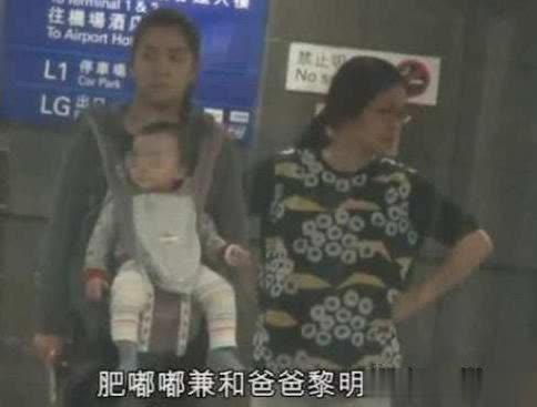 女儿的眼睛很大，关键是她完全和黎天王一个模子样。