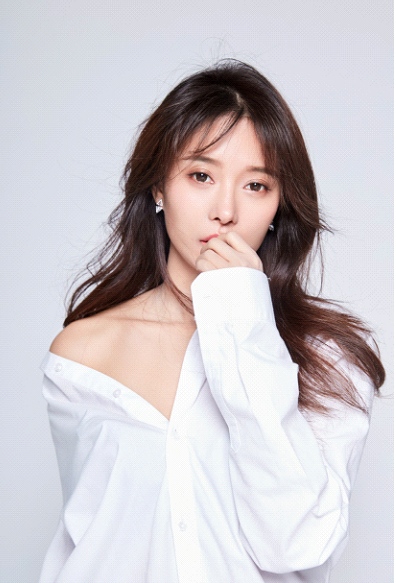 早前曾在电视剧《浴血红颜》中她是冯巧巧,她凭借精湛的演技奖这一