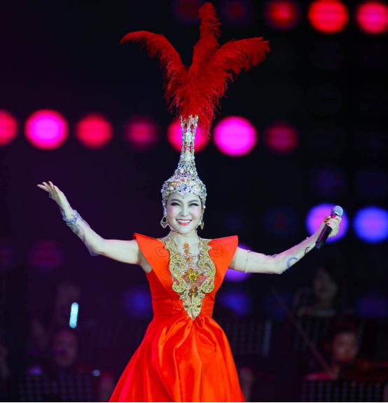 揭秘乌兰图雅和她的“知识型”经纪人