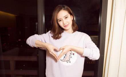 吃瓜群众们则表示都这么多年了,还是该有一份爱情的结晶让你们的婚姻更圆满吧!