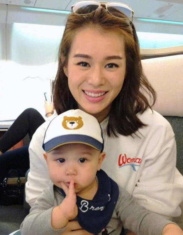 胡杏儿晒孕照女神要迎来第二个宝贝了