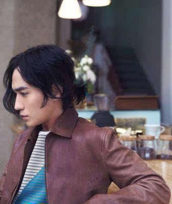 你觉得哪位男星的长发比短发还好看呢？