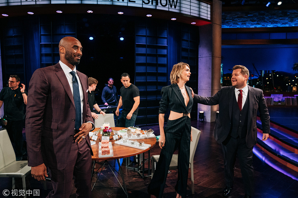 科比参加美国综艺节目,与主持和嘉宾玩真心话大冒险   科比参加美国