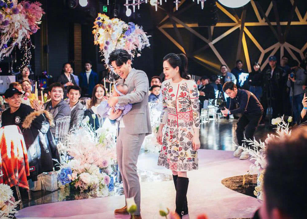 吴敏霞为女儿办百日宴