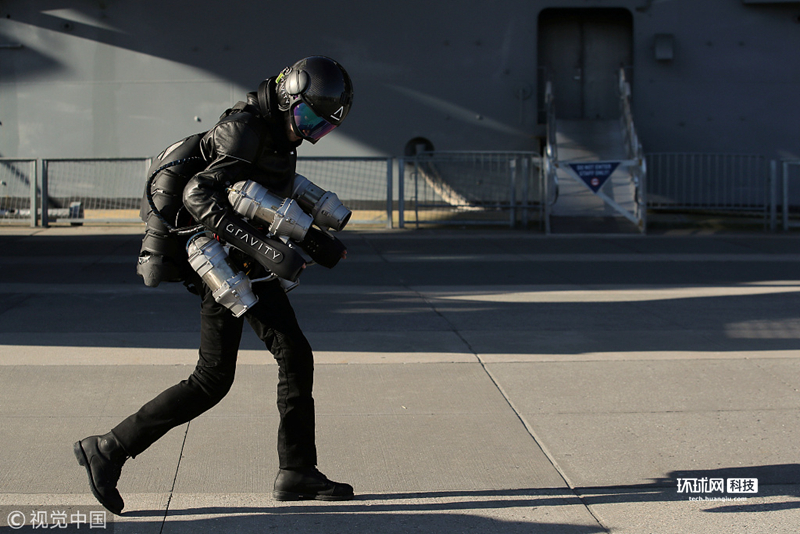 美工程师展示喷气式飞行服 似悬浮空中异常炫酷
