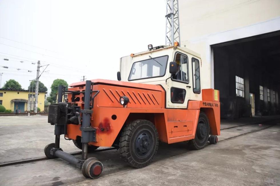 汽车还会撒娇?一言不合就拉着火车跑!