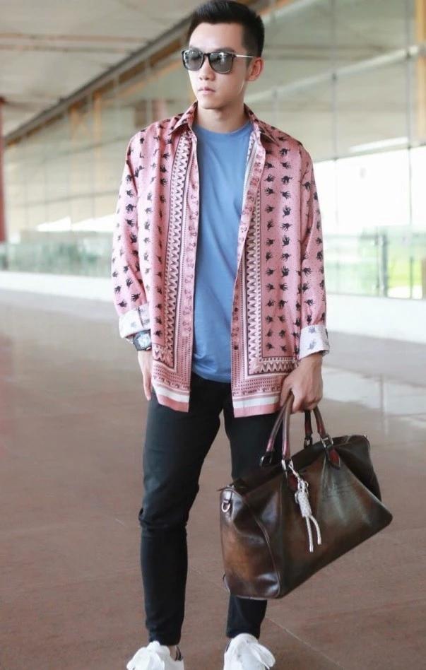 跑男郑恺的穿搭火了这款铁锈包时髦又抢眼比双肩包好看