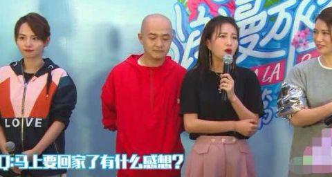 而包文婧也没有镜头中的那么白，张嘉倪满脸发光，这才是最真实的她们，有被惊讶到吗？