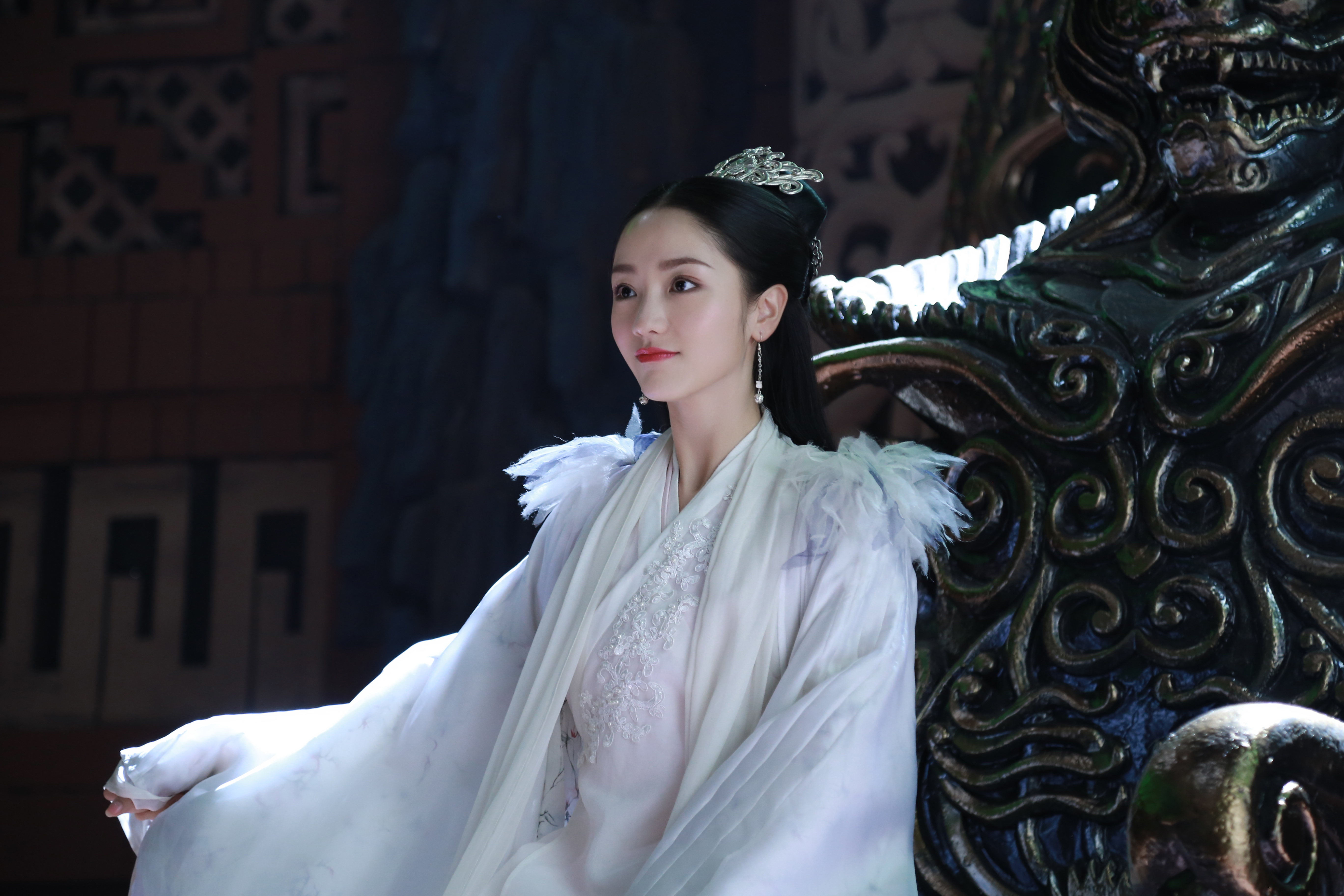 肖燕《招摇》收官"逆袭"门主 《新白娘子传奇》小青灵气接棒