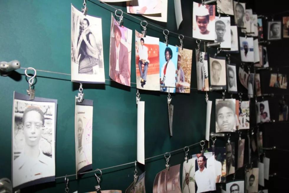 ↑卢旺达大屠杀纪念馆陈列着逝者生前的照片。(新华社记者吕天然摄)