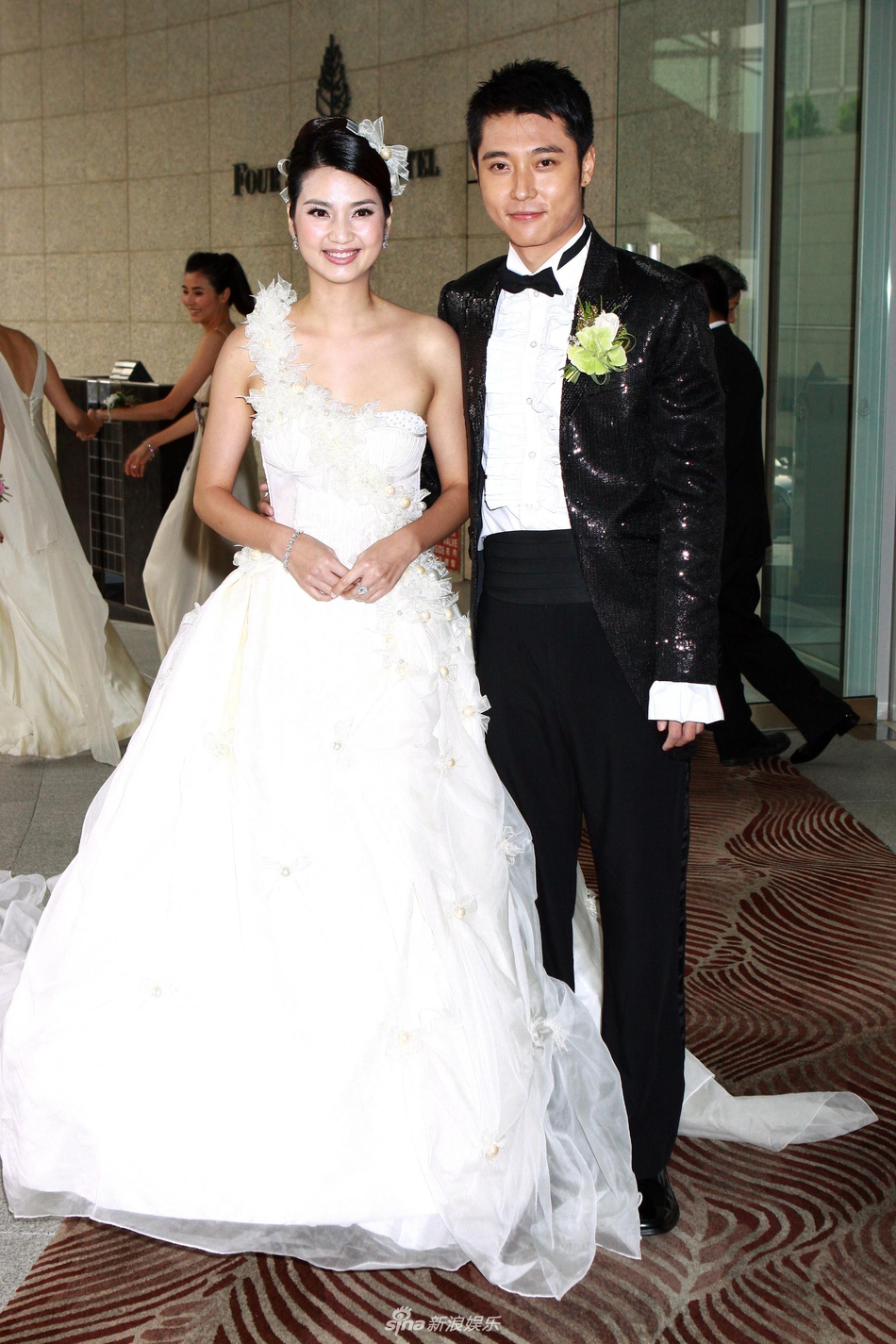 2009年，洪欣与张丹峰在香港举办婚礼。