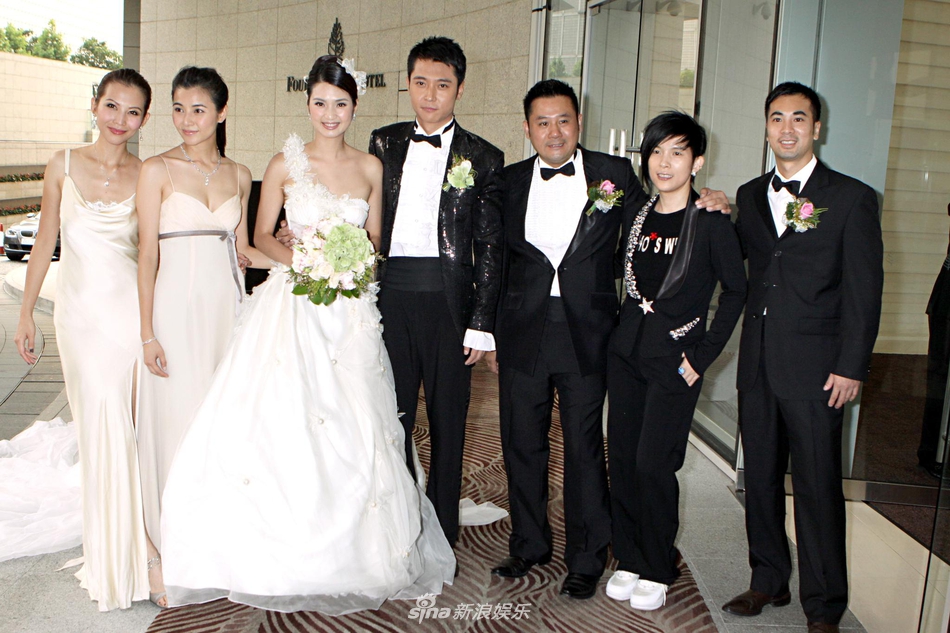 2009年，洪欣与张丹峰在香港举办婚礼。