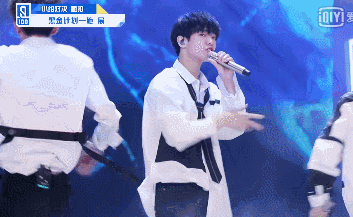 希望施展能继续坚持自己的梦想,期待今后能够在更大的舞台上看到他。快乐担当姚弛