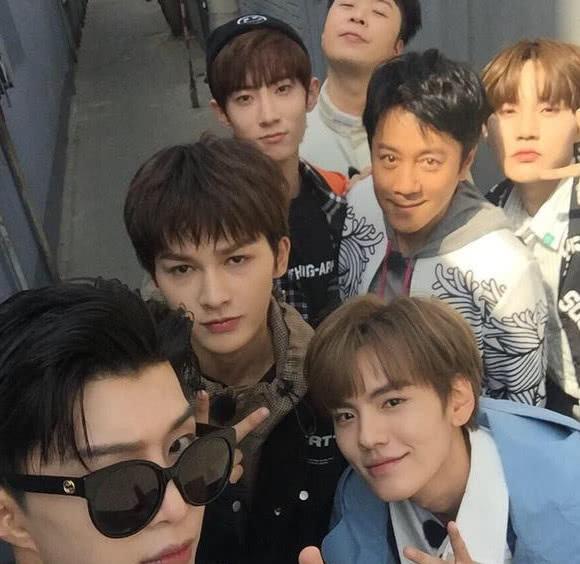 如今，蔡国庆依然活跃在各大舞台和卫视上，也成了圈中歌唱界学习的对象，