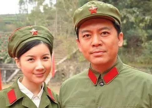 何政军在不知不觉中演过很多电视剧和电影，比如，《大雪无痕》《血玲珑》《亮剑》《十六岁的花季》等。