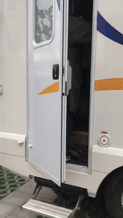 在车上可以吃饭