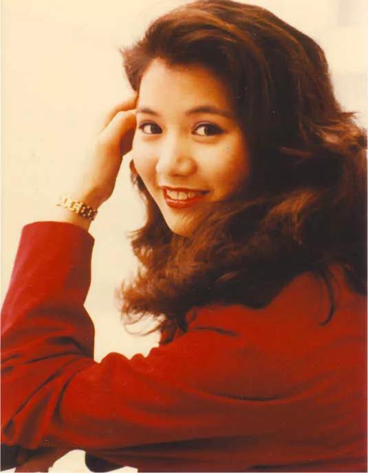 最近两年袁咏仪和老公张智霖频频出现在综艺节目中,网友们看到了两人之间的互动,非常有爱!