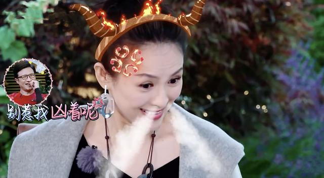 章子怡给汪峰剪脚指甲,公众形象全无,指甲太硬两只手都撬不动