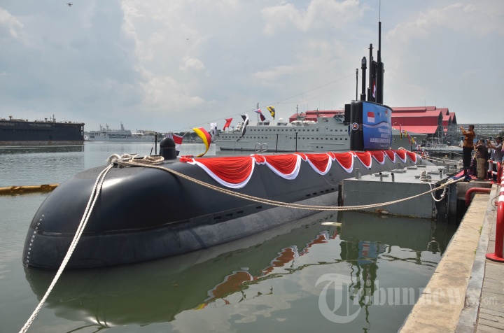 韩国协助 印尼首艘国产潜艇正式亮相