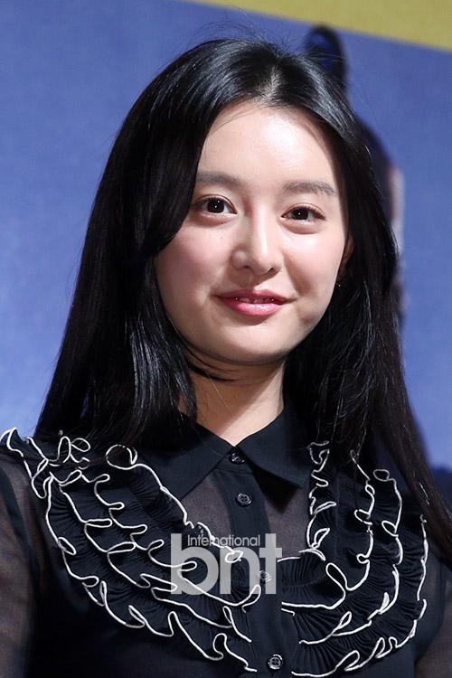 不仅脸肿了,全身照腿也粗了,女星中这腿有点虐啊!