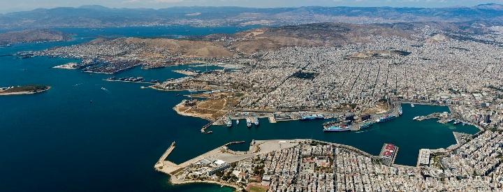 这是2012年10月1日拍摄的希腊比雷埃夫斯港全景。(新华社发)