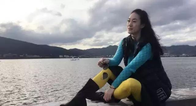 作为男主角的孙红雷倒是很快从这段感情里走了出来，先是找到了比他大11岁的大姐大丁嘉丽。