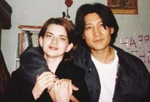 2000年，李崇霄和茵娜的女儿出生，叫李诗颖。