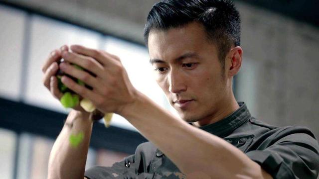 网上流传着这样的段子：80后认识是歌手谢霆锋，90后认识谢霆锋是演员，00后认识谢霆锋是厨子。