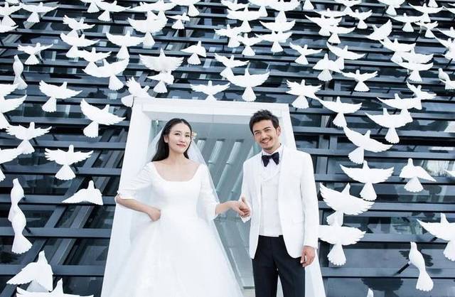 “小包总”杨硕老婆是谁?没想到美成这样,她会成为第二个洪欣吗