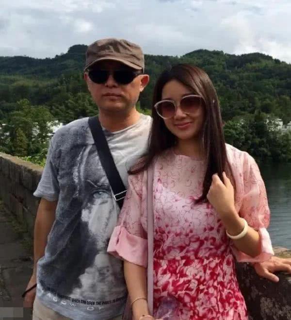 孟非隐藏8年的娇妻曝光:颜值逆天!网友:难怪一直不愿公开!