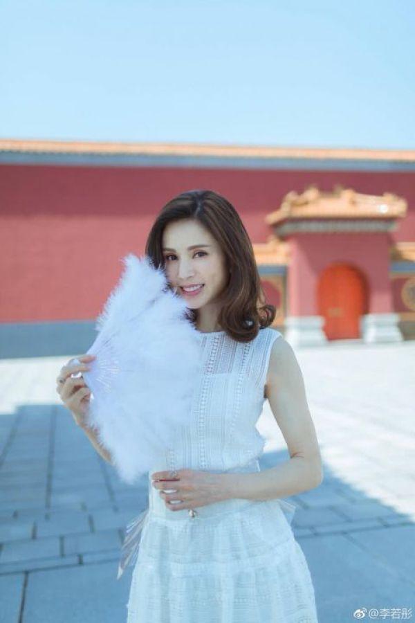 相信大家也都这么认为，不管过了多久，李若彤永远是大家心中最美的小龙女！