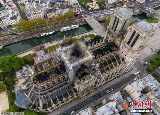资料图：俯拍火灾后的巴黎圣母院