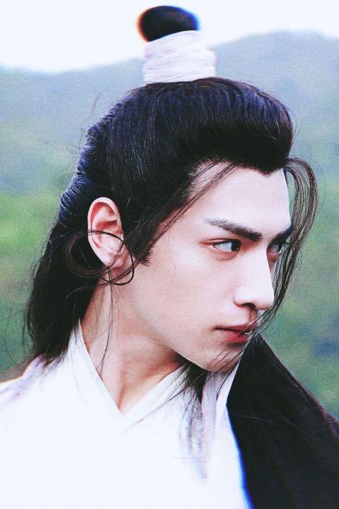 罗云熙对陈钰琪的回应也很热烈，令人不禁浮想联翩，两人这旧交不错啊！