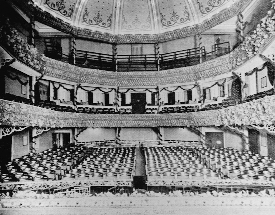 20世纪初期兰心大戏院的内部装饰风格。