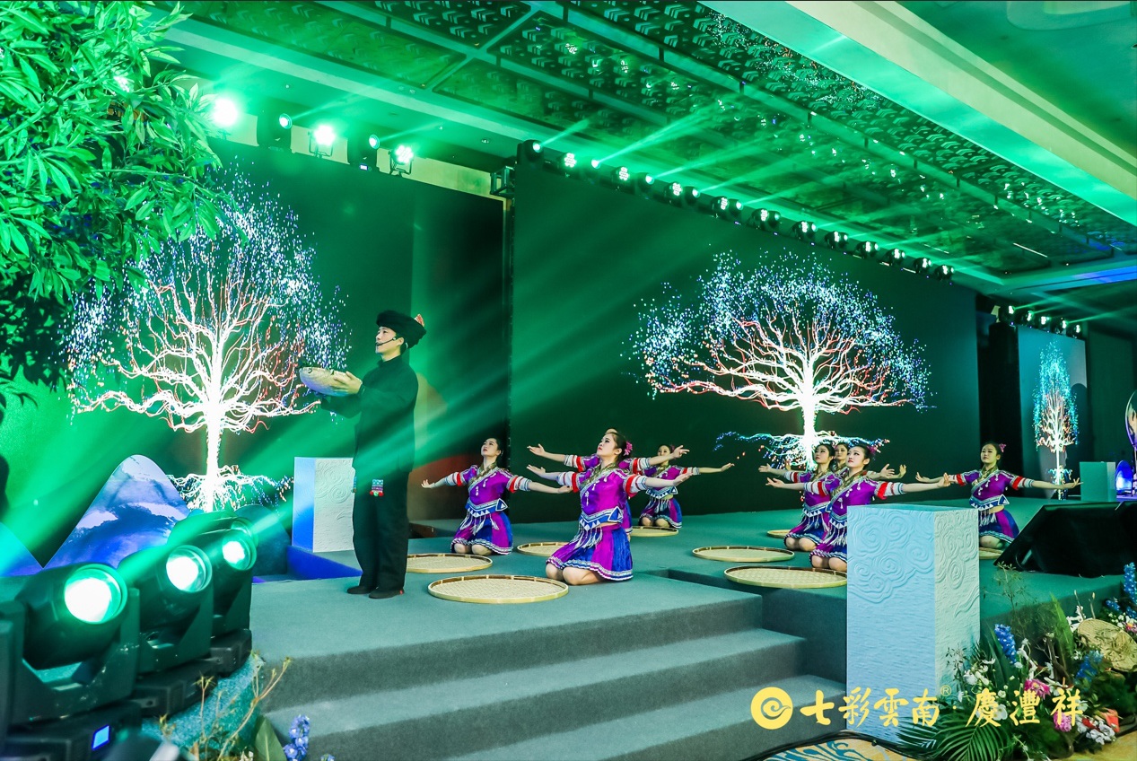 开场歌舞《神鼓祭茶》