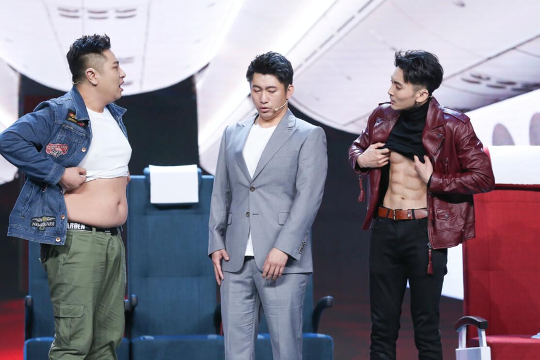 朱天福大秀腹肌.jpg朱天福逆天一字马.