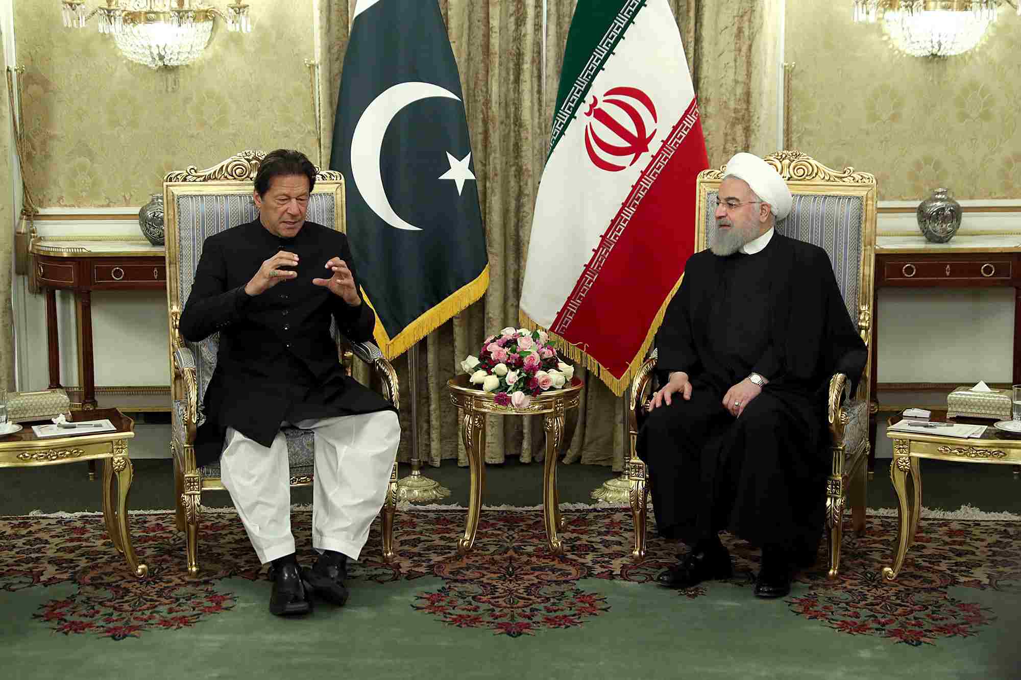 巴基斯坦总理伊姆兰-汗访伊朗 会晤鲁哈尼