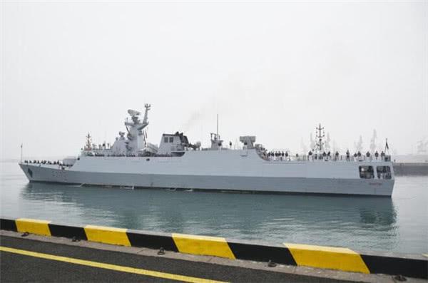 4月21日,孟加拉军舰到访青岛。张子栋摄