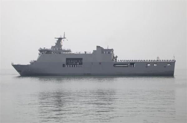 4月21日,菲律宾“达拉”号运输船。卢政摄